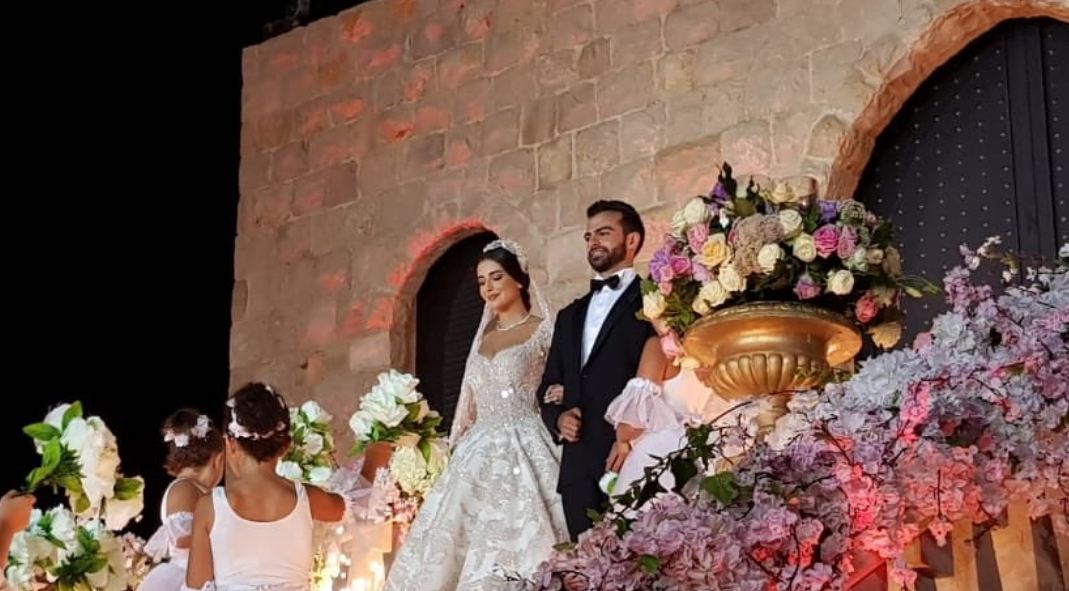 بالفيديو والصور: عصفور "تويتر" اللبناني يدخل القفص الذهبي 