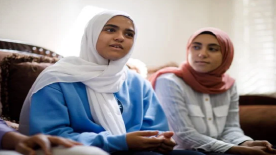 الخطوط الكندية تجبر "لاعبة أميركية" على خلع حجابها!