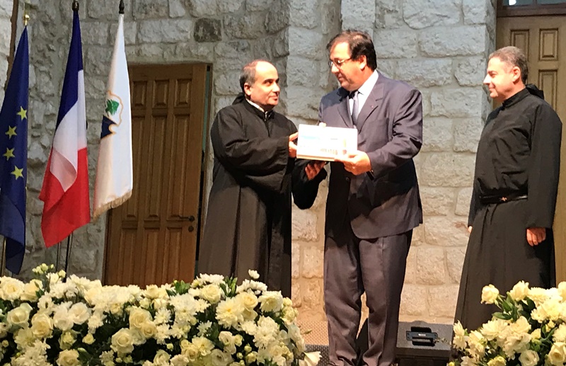 ماكرون الى لبنان... قريباً ماكرون الى لبنان... قريباً