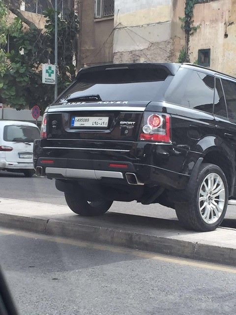 بالصور.. لملاحقة صاحب هذا الـ "رانج روفر" في الاشرفية!