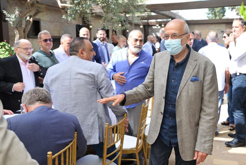 "زحمة وحدة الساحات"... شهيب "يستنكر": أصبحنا نتلهى في البحث عن لون الملائكة