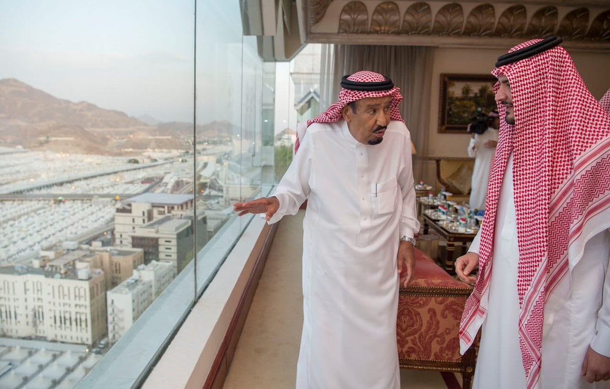 بالصور: الملك سلمان في منى للإشراف على موسم الحج