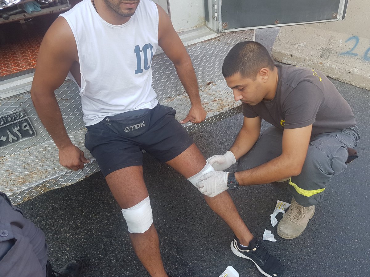 بالصور: جريحان بحادث تصادم على اوتوستراد جل الديب 