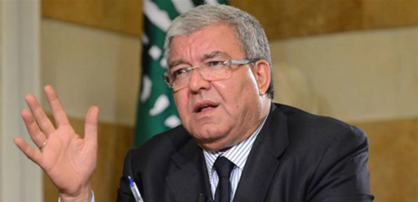 المشنوق يساوي نفسه بأهالي ضحايا انفجار المرفأ!
