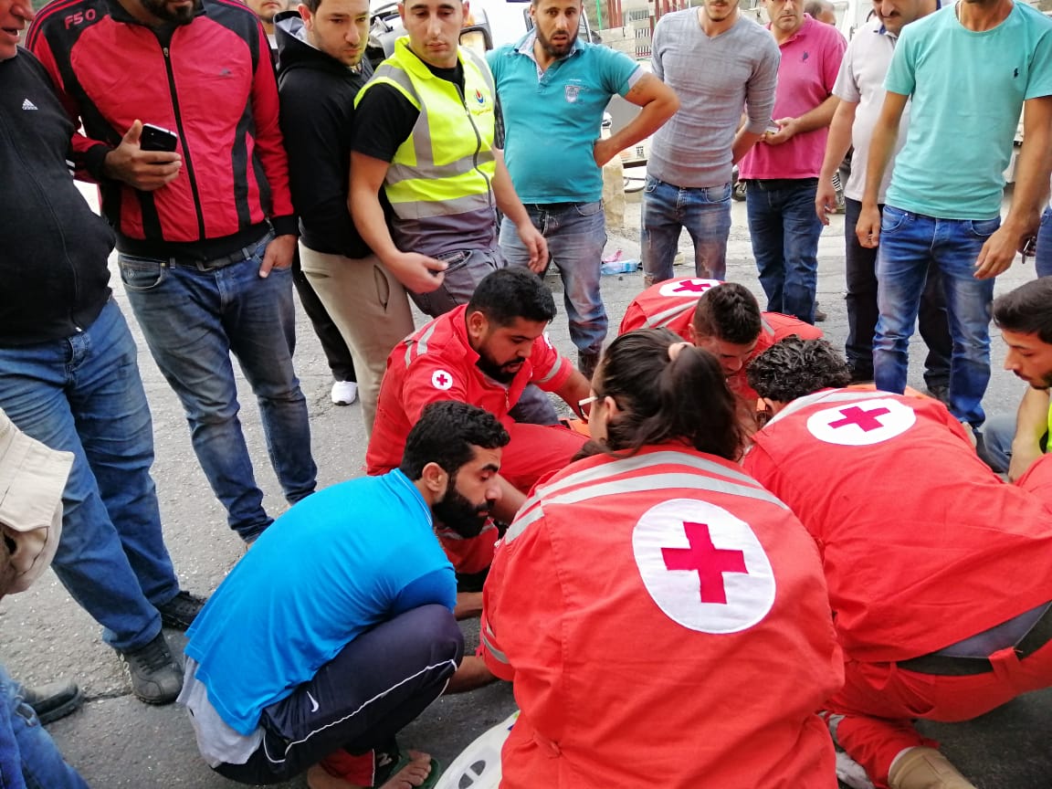 بالصور: حادث سير بين دراجة نارية وباص مدرسة بالصور: حادث سير بين دراجة نارية وباص مدرسة
