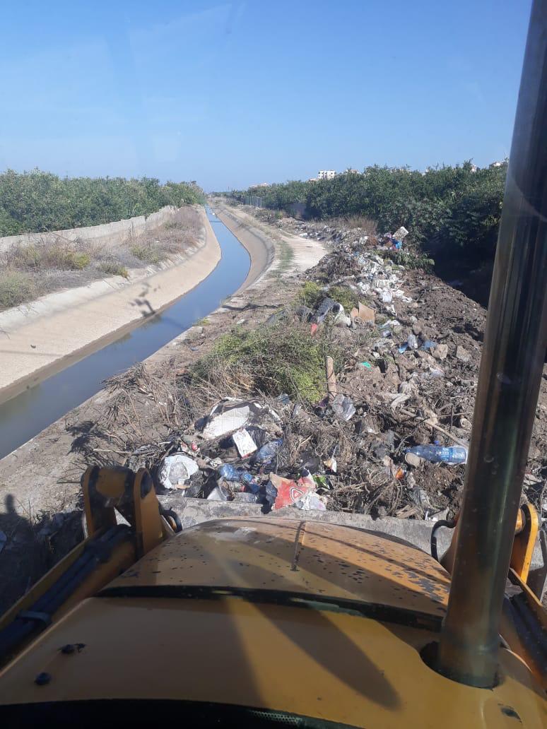 بالصور: استكمال ازالة التعديات عن قناة ري القاسمية