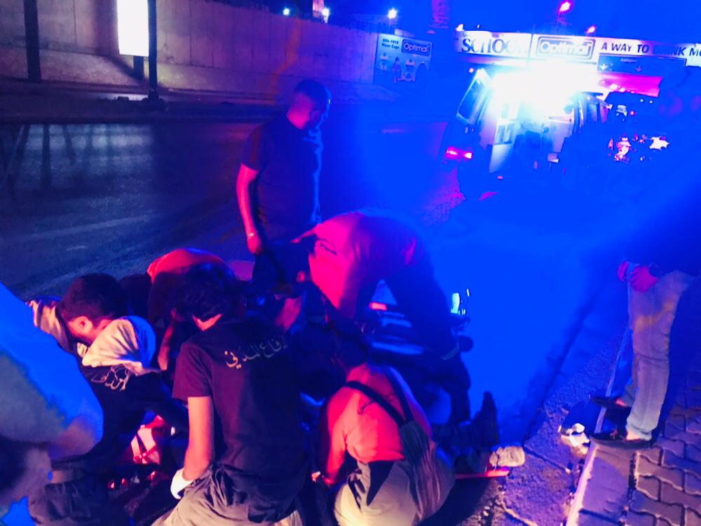 بالصور: جريح من جراء حادث سير على اوتوستراد الاسد