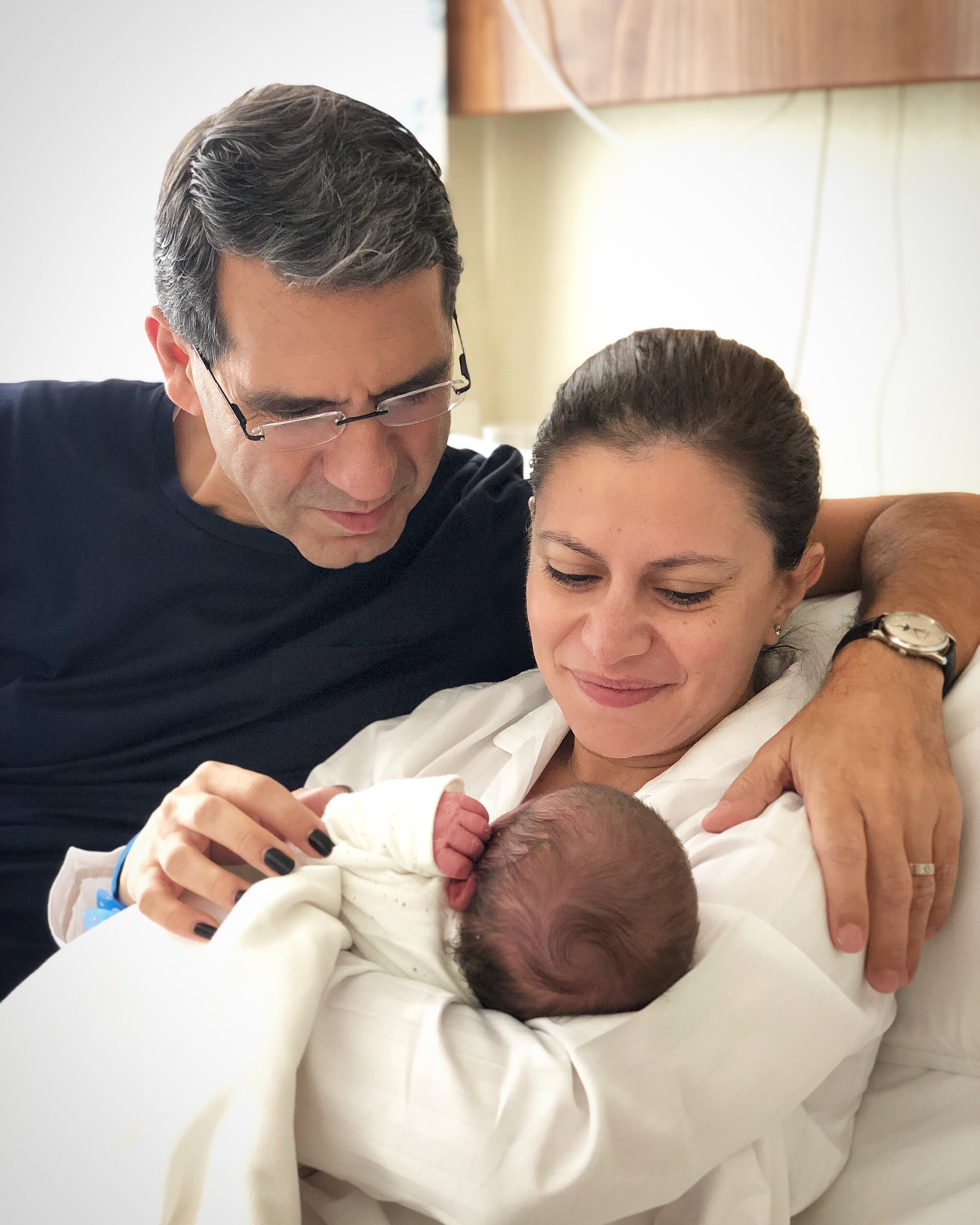 أول صورة لـ"وزيرة الطاقة" مع مولودتها الجديدة