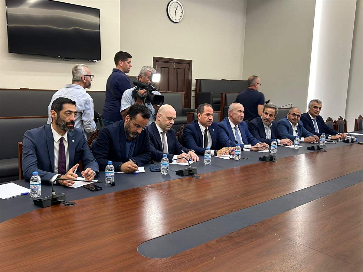 للقاء نواب المعارضة... باسيل في "بيت الكتائب"!