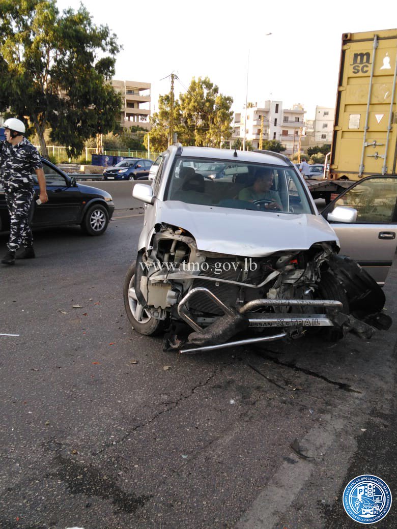 بالصور: تصادم بين 4 سيارات على اوتوستراد دوحة الحص بالصور: تصادم بين 4 سيارات على اوتوستراد دوحة الحص