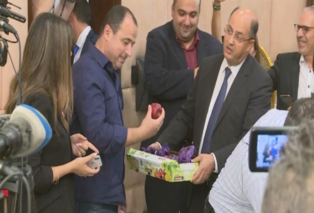 بالصور: اللقيس والتفاح اللبناني
