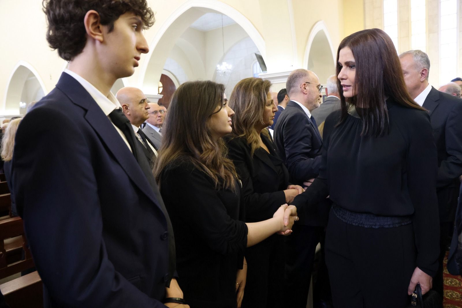 لبنان يودع باسكال سليمان.. الراعي: لمصلحة من هذه الفوضى وقرار الحرب والسلم من خارج قرار الدولة