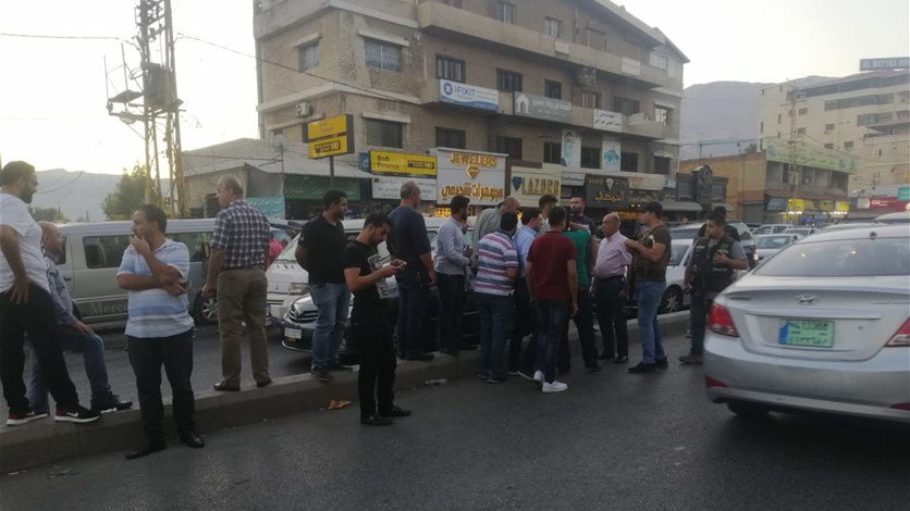 قطع طريق شتورا بالإتجاهين