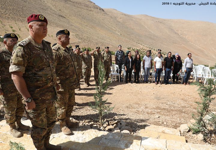 بالصور: عهدٌ من قائد الجيش 