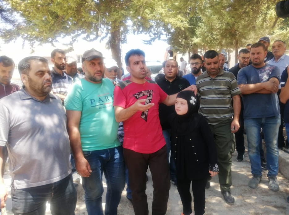 بالصور: بلدة بريتال تشيع الطفلة زهراء طليس