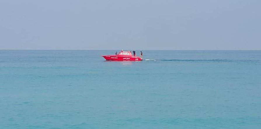 بالصور: انتشال جثة شاب مقابل شاطئ الناعمة