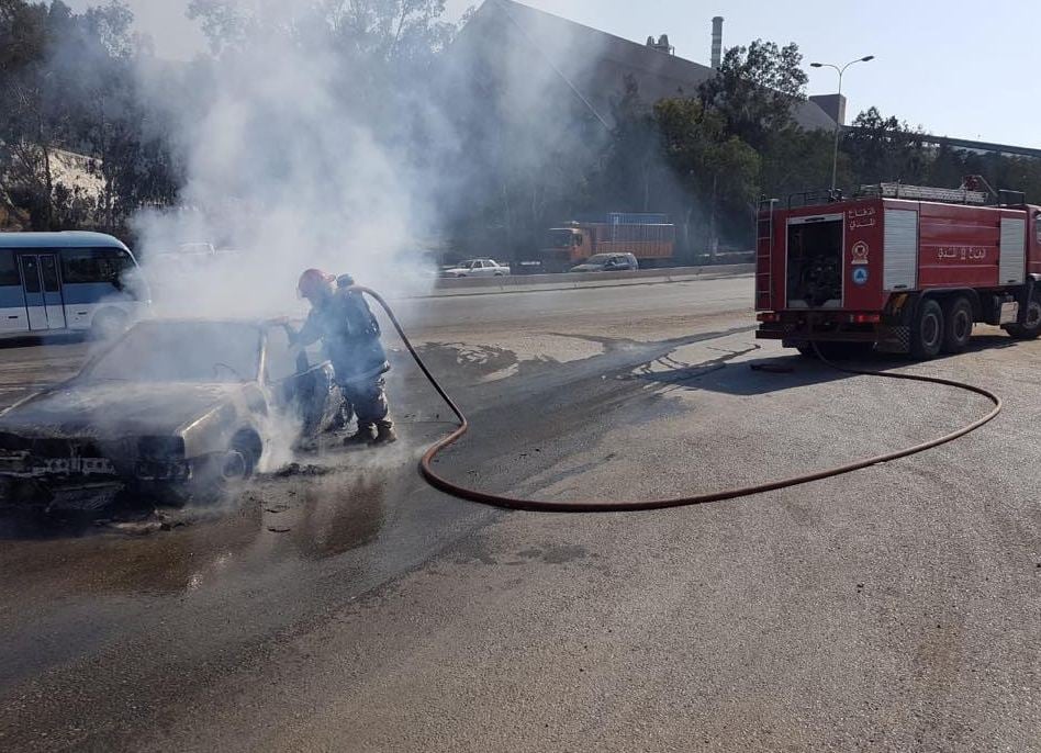 بالصور: حريق داخل سيارة في الهري