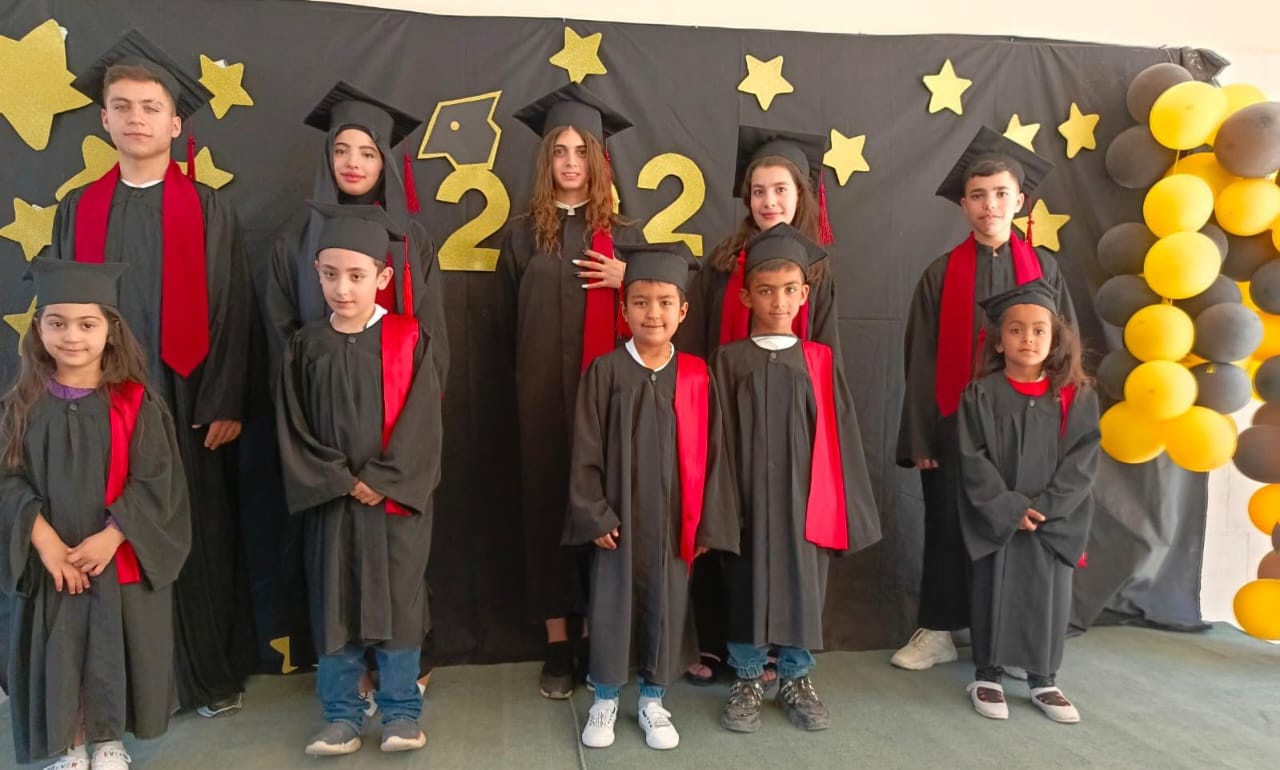 متوسّطة نيحا الرسميّة تقيم احتفال تخرّج طلّابها متوسّطة نيحا الرسميّة تقيم احتفال تخرّج طلّابها
