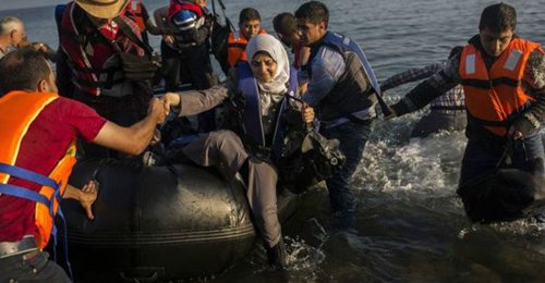 كارثة إنسانية: اللاجئون يفترشون الطرق ويطرقون الأبواب