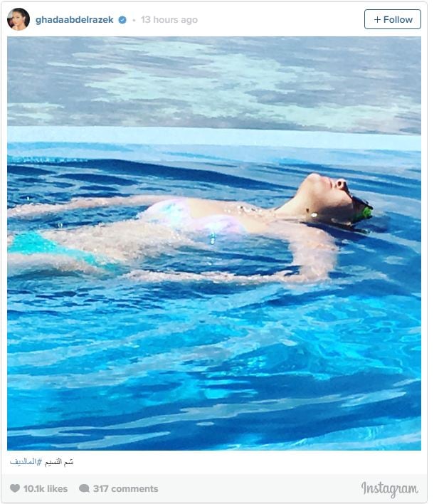 غادة عبد الرازق تستمتع بأجازتها بالمايوه!