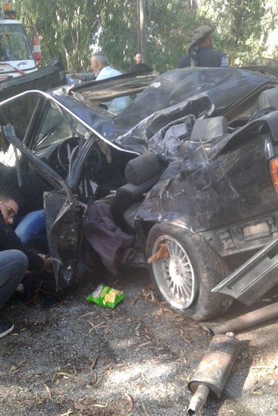 بالصور: جرحى بحادث سير مروع على طريق عام العبودية