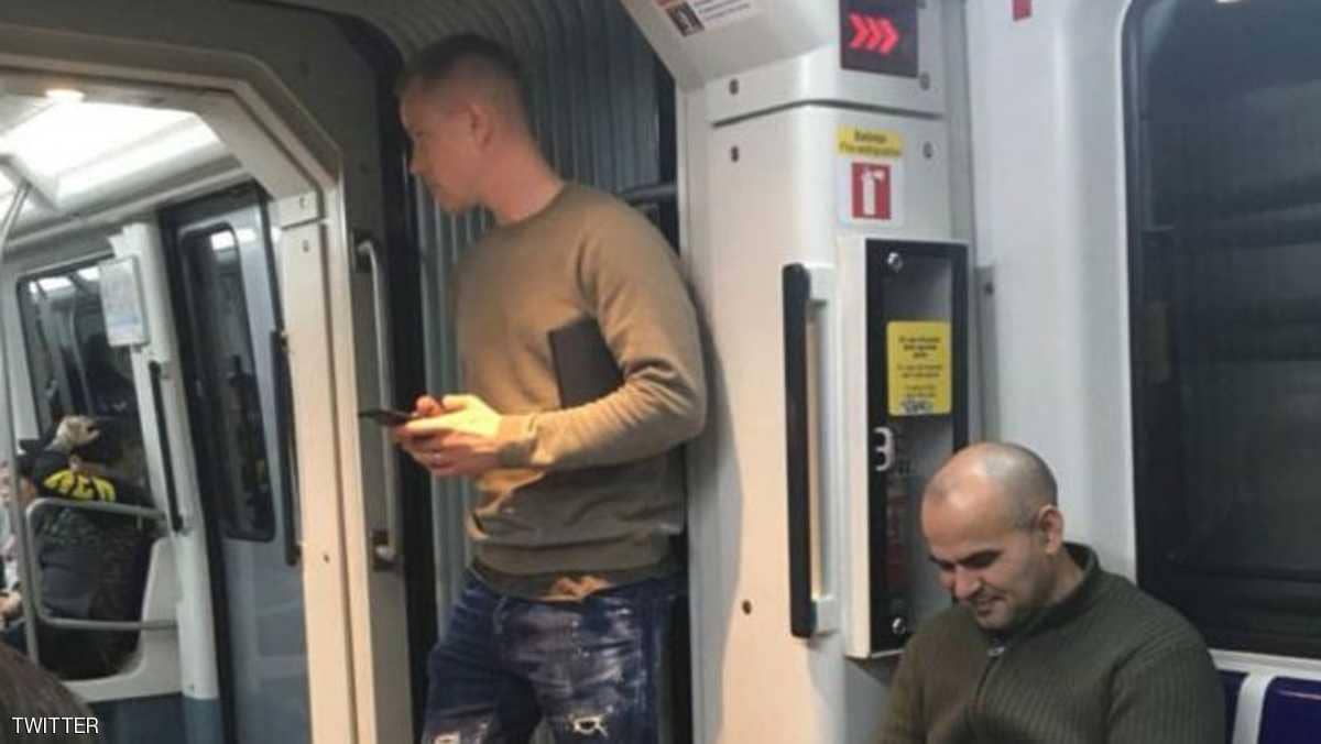 حارس برشلونة يخالف المألوف ويظهر في أغرب مكان