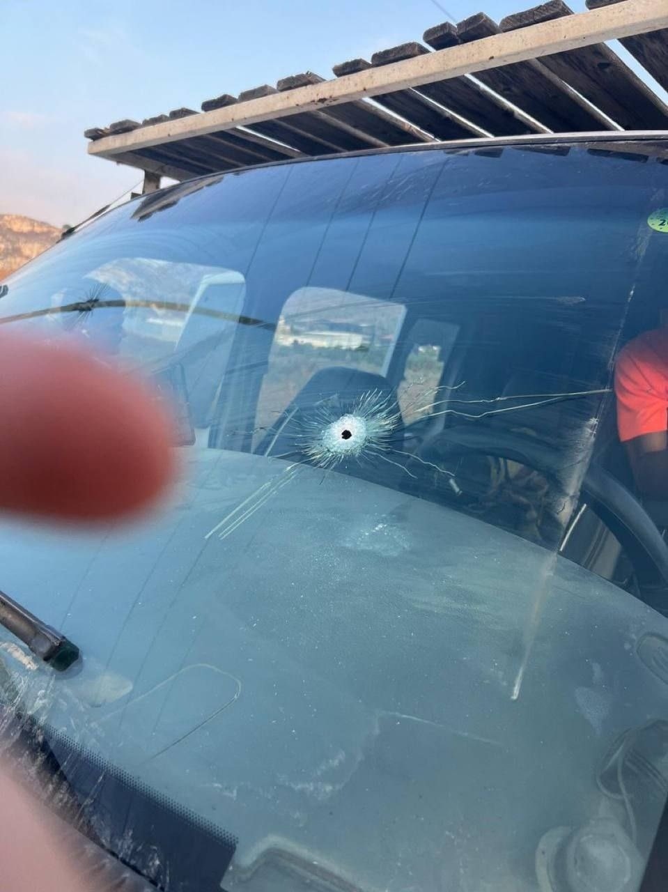 إصابة 3 مستوطنين في نابلس (صورة)