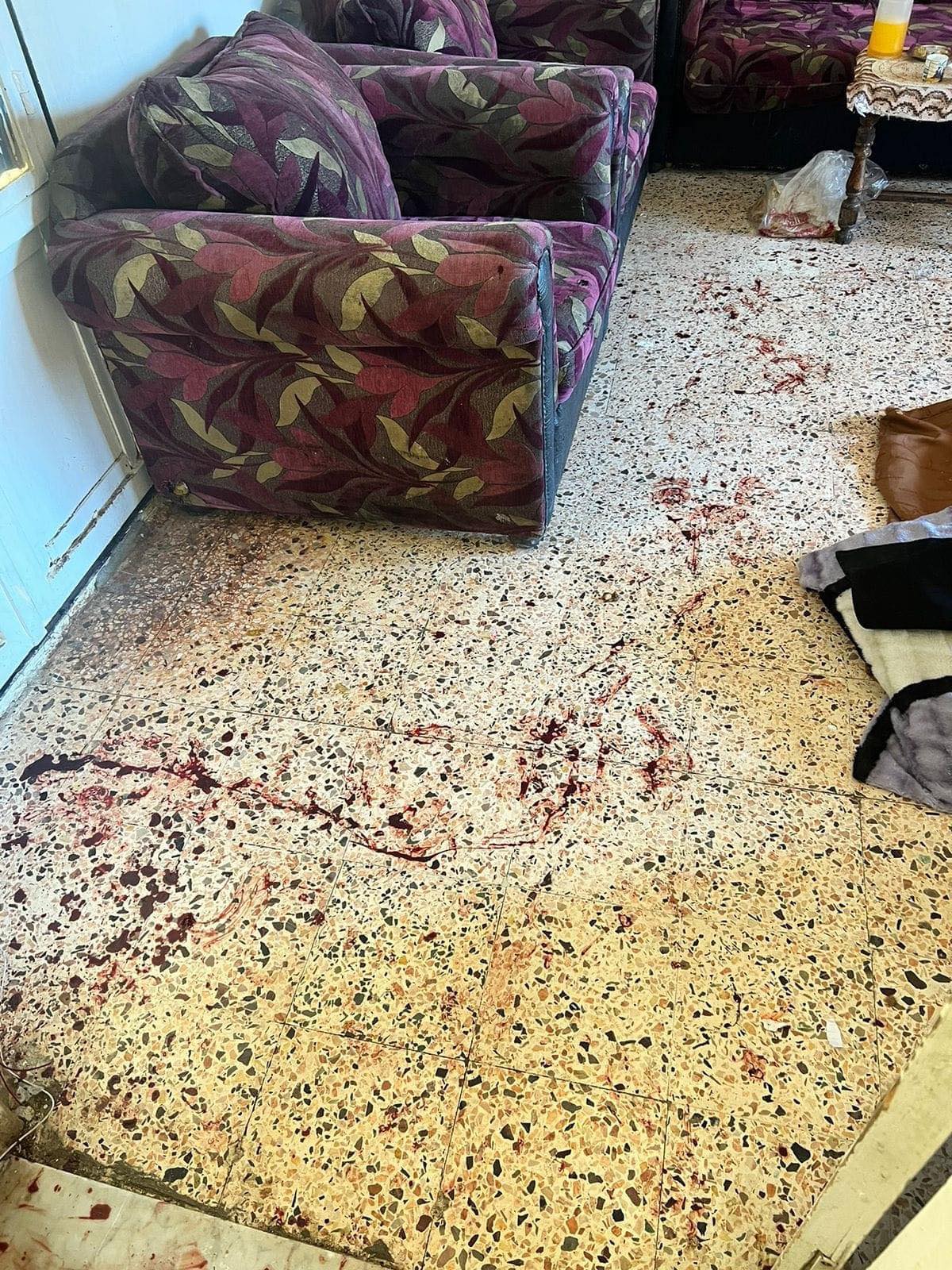 جريمة مروّعة تهزّ بعلبك... اقتحم منزل "طليقته" وطعنها! (صور) جريمة مروّعة تهزّ بعلبك... اقتحم منزل "طليقته" وطعنها! (صور)