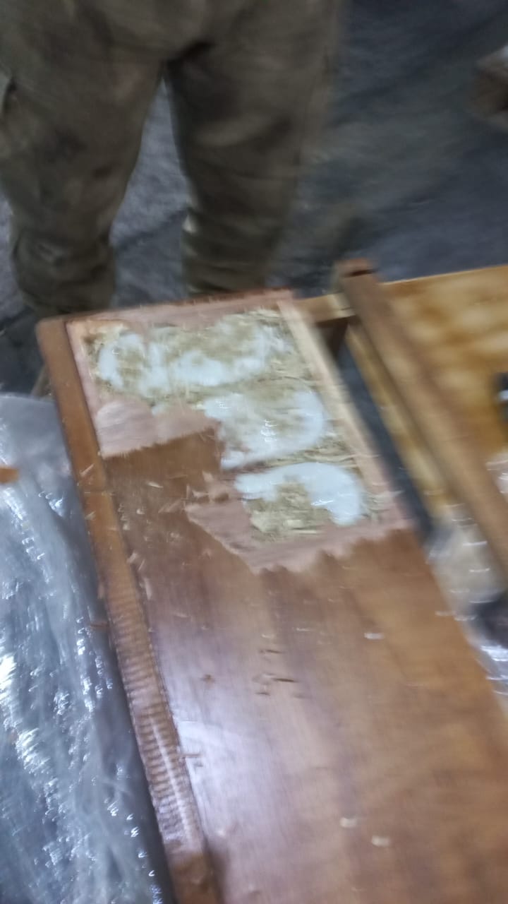 بالصور: ضبط كمية من حشيشة الكيف في المطار