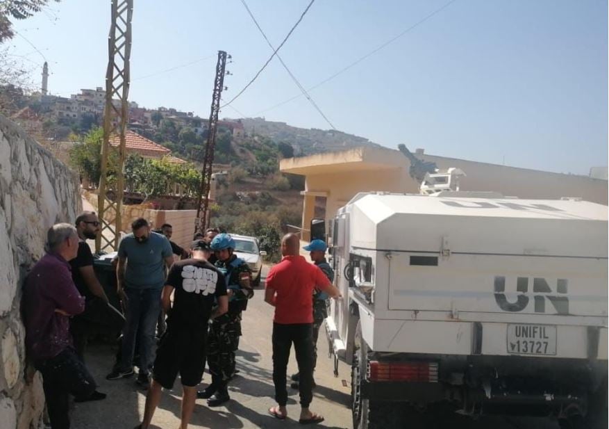 أهالي بلدة جنوبية يوقفون دورية "لليونيفيل"